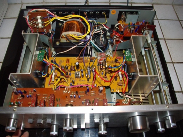 Akai AM-2400 de MAD