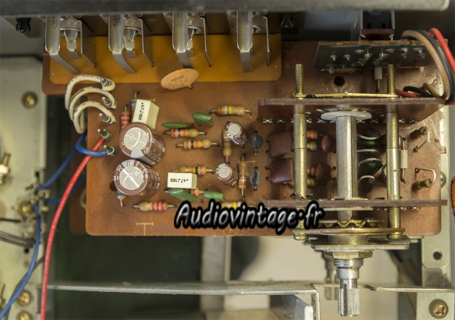 Akai AM-2600
