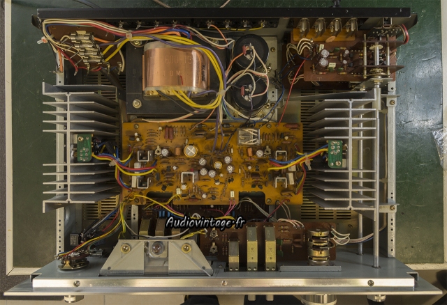 Akai AM-2600