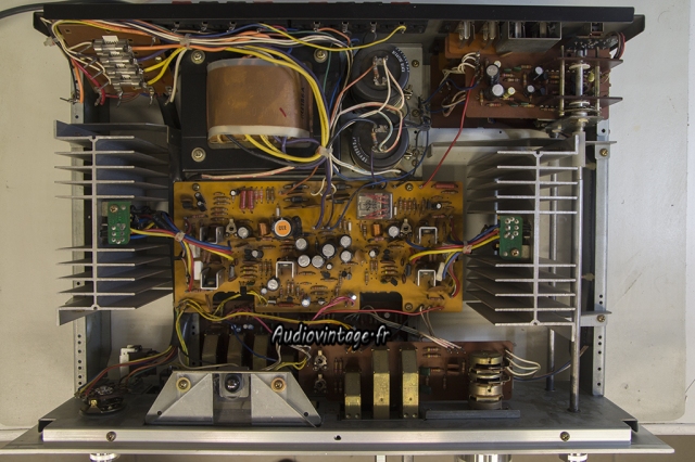 Akai AM-2600