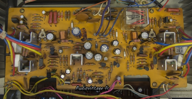 Akai AM-2600