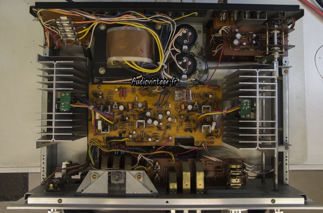 Akai AM-2600