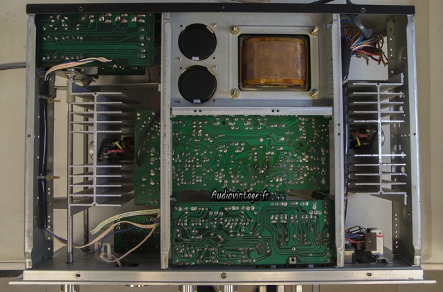 Akai AM-2600