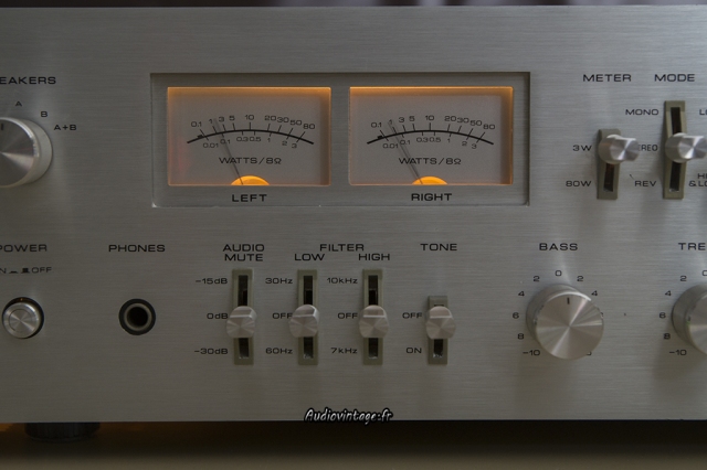 Akai AM-2600