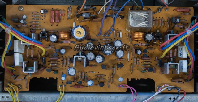 Akai AM-2800 : circuit principal à réviser.
