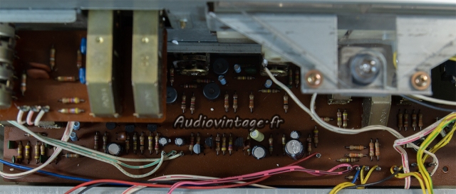 Akai AM-2800 : circuit de tonalité à réviser.