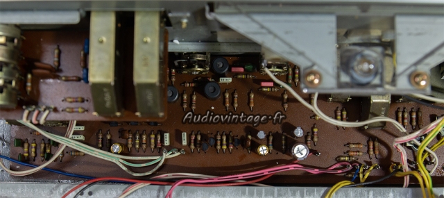 Akai AM-2800 : circuit de tonalité révisé.