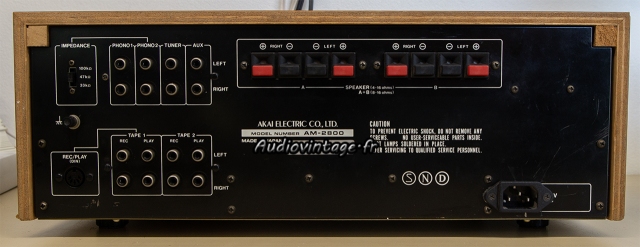 Akai AM-2800 : connectique.
