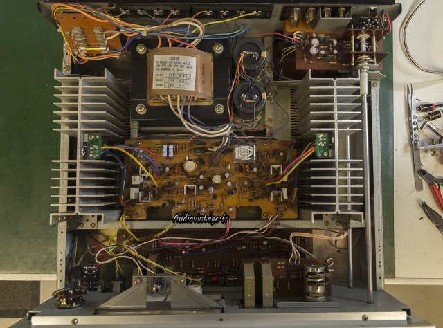 Akai AM-2800