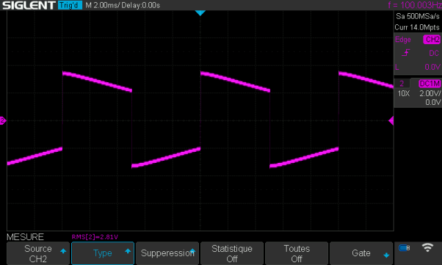 Akai AM-2600 : signal-carre-a-100hz