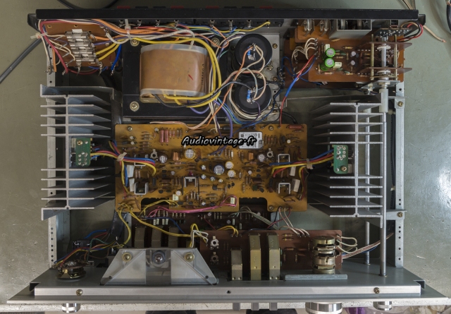 Akai AM-2600 : terminé.