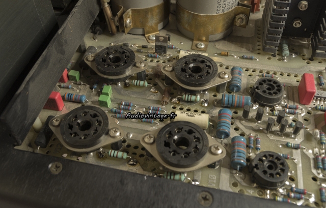 Audio Research Classic 60 : résistances neuves en place.