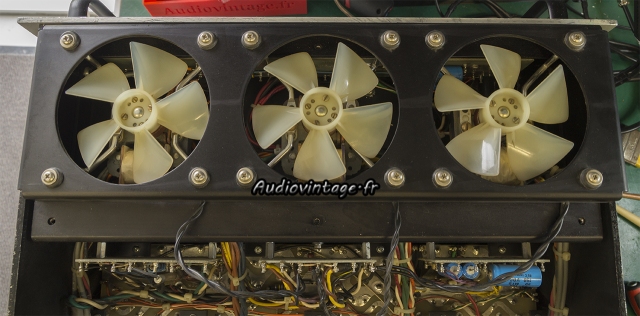 Audio Research D-79A : ventilateurs propres.