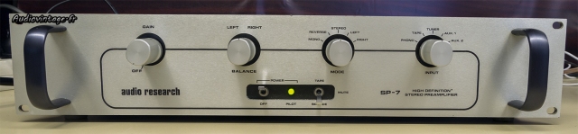 Audio Research SP-7 : les commandes nécessaire, pas plus.