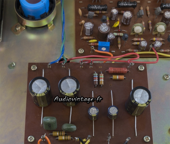 Audiotronic LA-1700 : capas neuves.
