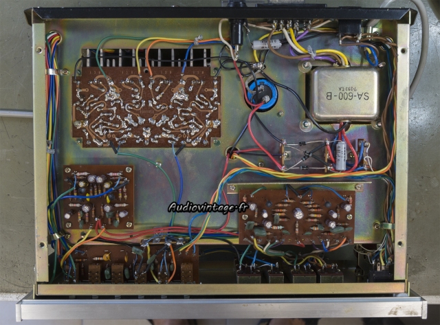 Audiotronic LA-1700 : étage phono et tonalité révisés.