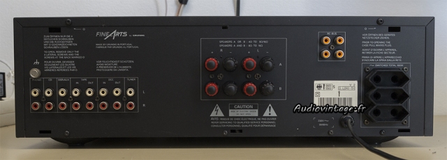 Grundig V2 : connectique.