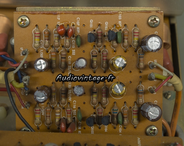 Harman Kardon A401 : circuit phono revu.