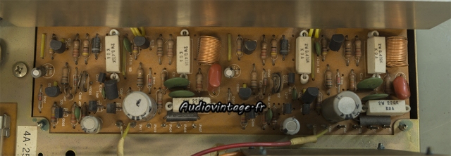 Harman Kardon A401 : circuit d'amplification à revoir.
