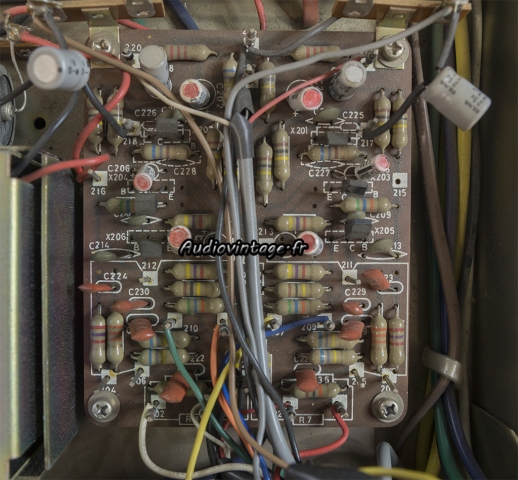 JVC MCA-104Z : circuit phono à réviser.