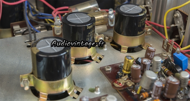 Kenwood KA-2500 : condensateurs neufs en place.