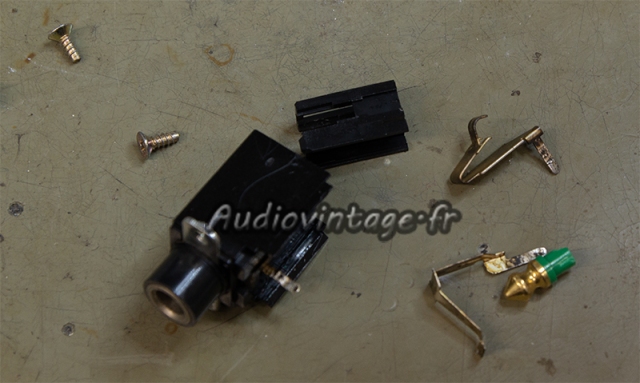 Kenwood KA-5750 : désassemblage de la prise casque.