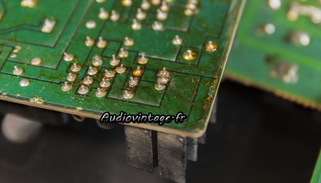 Kenwood KA-8011 : soudures HS.