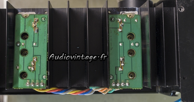 Kenwood KA-8011 : transistors cachés.