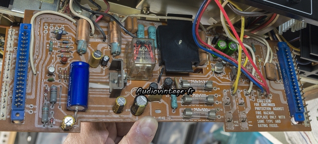 Kenwood KR-9400 : circuit alimentation et protection révisé.
