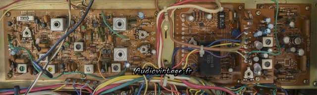 Kenwood KR-9400 : condensateurs chimiques à remplacer.
