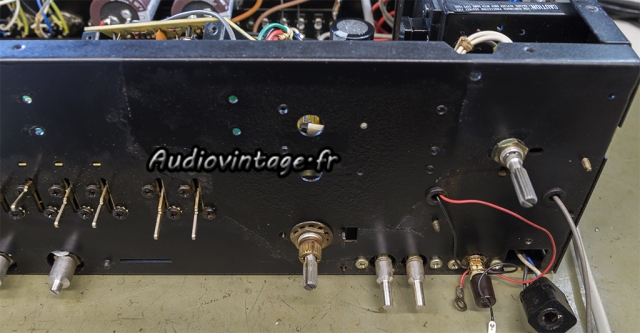 Luxman C-1000 : oxydation supprimée.