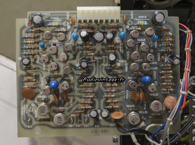 Luxman C-1000 : étage phono à revoir.