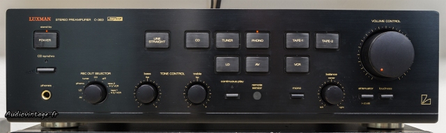 Luxman C-383 : un pure produit des années 90.