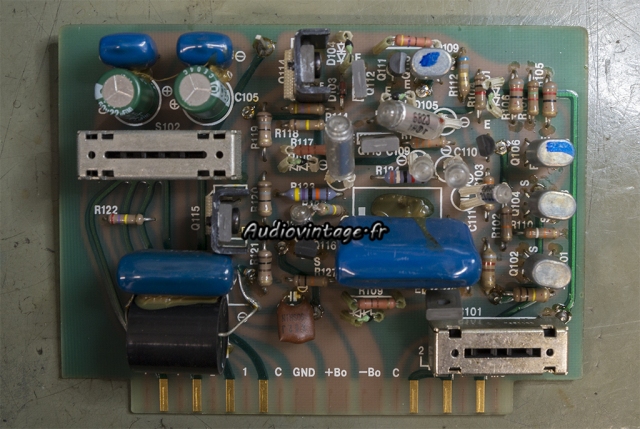 Luxman C-5000A : circuit phono gauche à réviser.