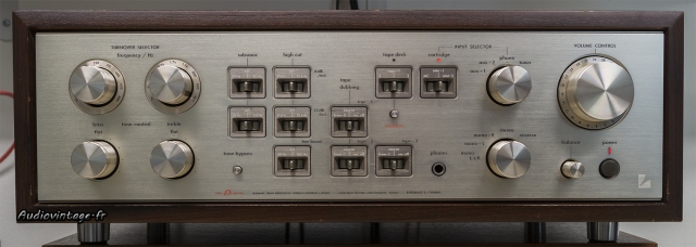 Luxman C-5000A : plus que complet.