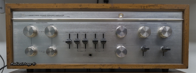 Luxman CL 350 : préampli complet et bien présenté.