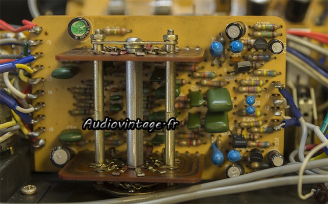 Luxman L-308 : circuit d'égalisation linéaire à revoir.