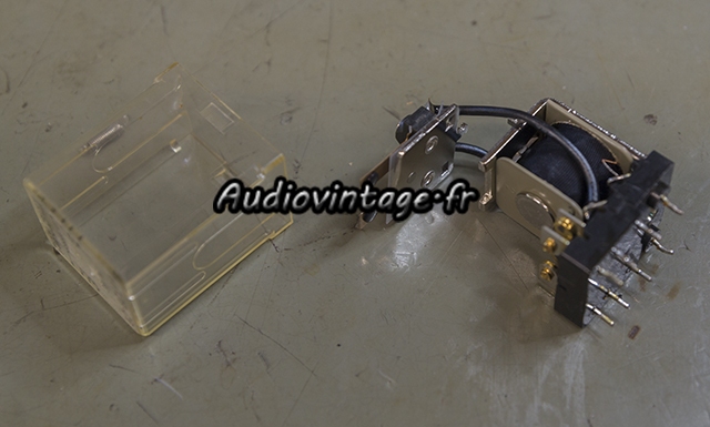 Luxman L-81 : relais à désoxyder.