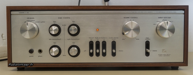 Luxman L-30 : version A avec la façade gravée.