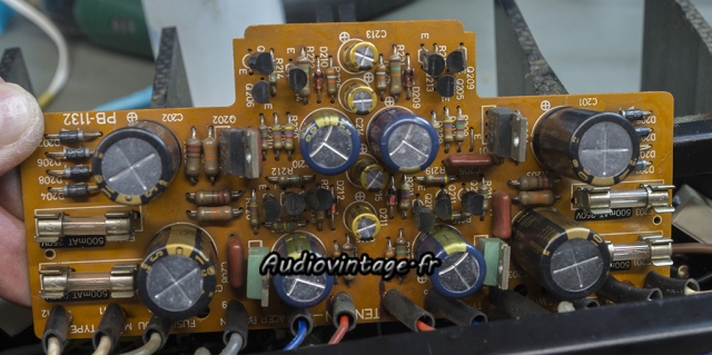 Luxman M-12 : circuit d'alimentation révisé.