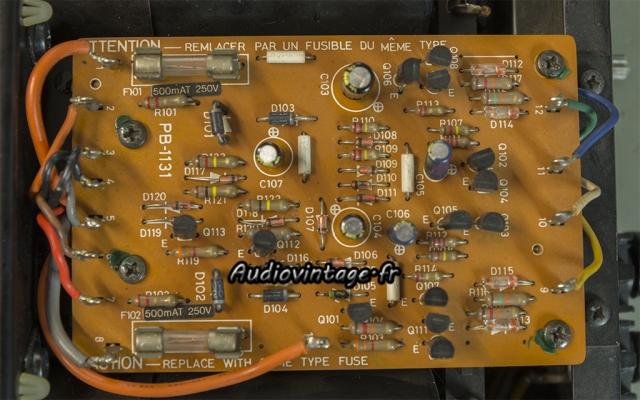 Luxman M-12 : circuit de protection et muting révisé.