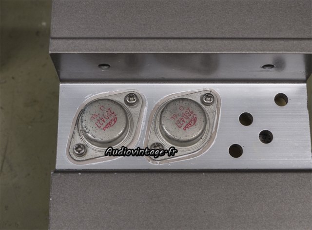 Luxman M-2000 : micas neufs et graisse fraiche.