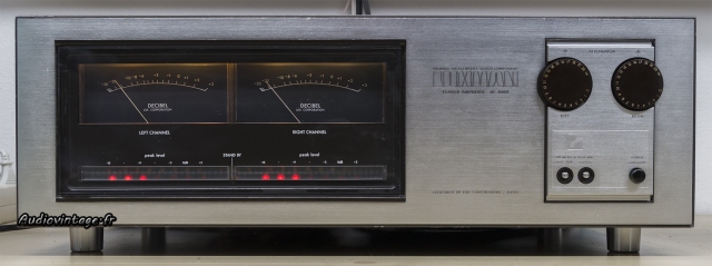 Luxman M-4000 : design identique sur toute la gamme.