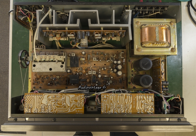 Luxman R-1070