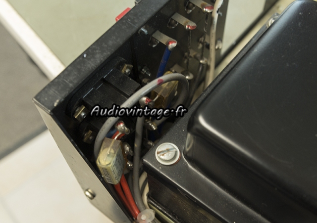 Luxman SQ507X : condensateurs X2  en place.