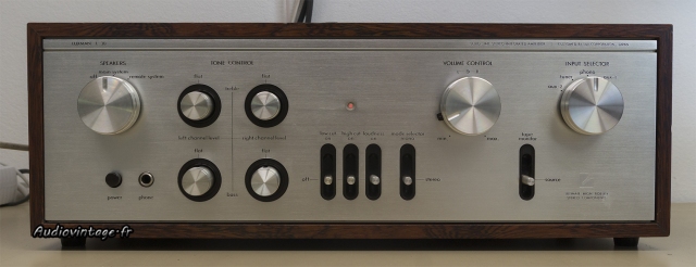 Luxman L-30 :  version "A" avec la façade gravée.