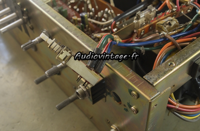 Luxman L-31 : switch bientôt remplacé.