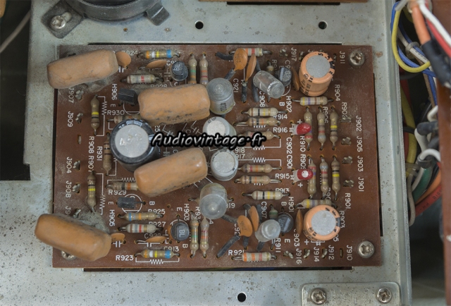 Marantz 1060 : étage phono à revoir.