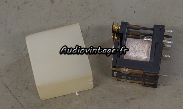 Marantz 1070 : relais à désoxyder.
