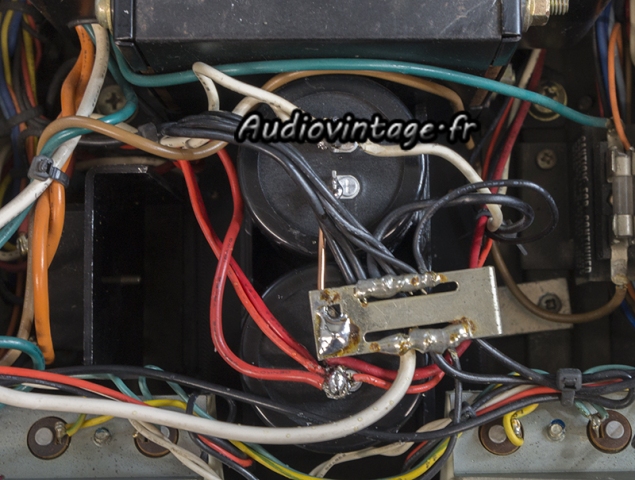 Marantz 140 : nouveaux condensateurs de filtrage en place.